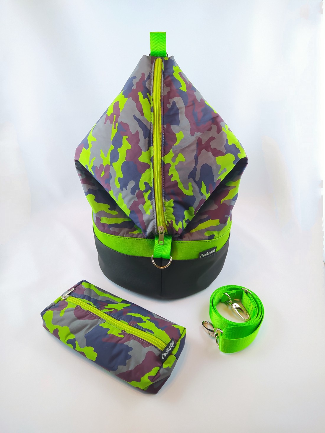 Rucsac / geantă laterală variabilă cu model de camuflaj CactusKA cu interior din plasă - - Artynos.ro Rucsac / geantă laterală variabilă cu model de camuflaj CactusKA cu interior din plasă - - Artynos.ro