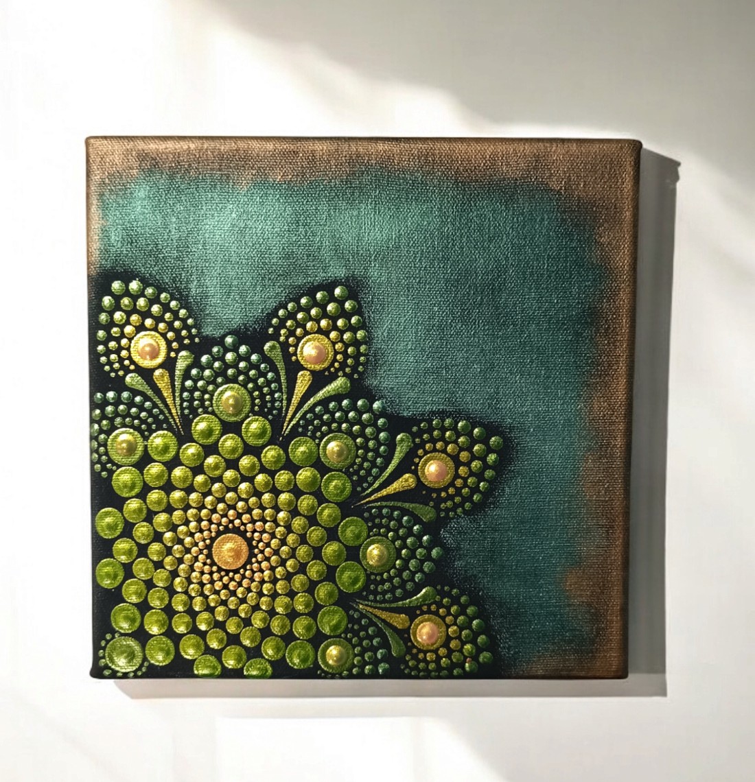 Aur verde mandala punctată - - Artynos.ro Aur verde mandala punctată - - Artynos.ro