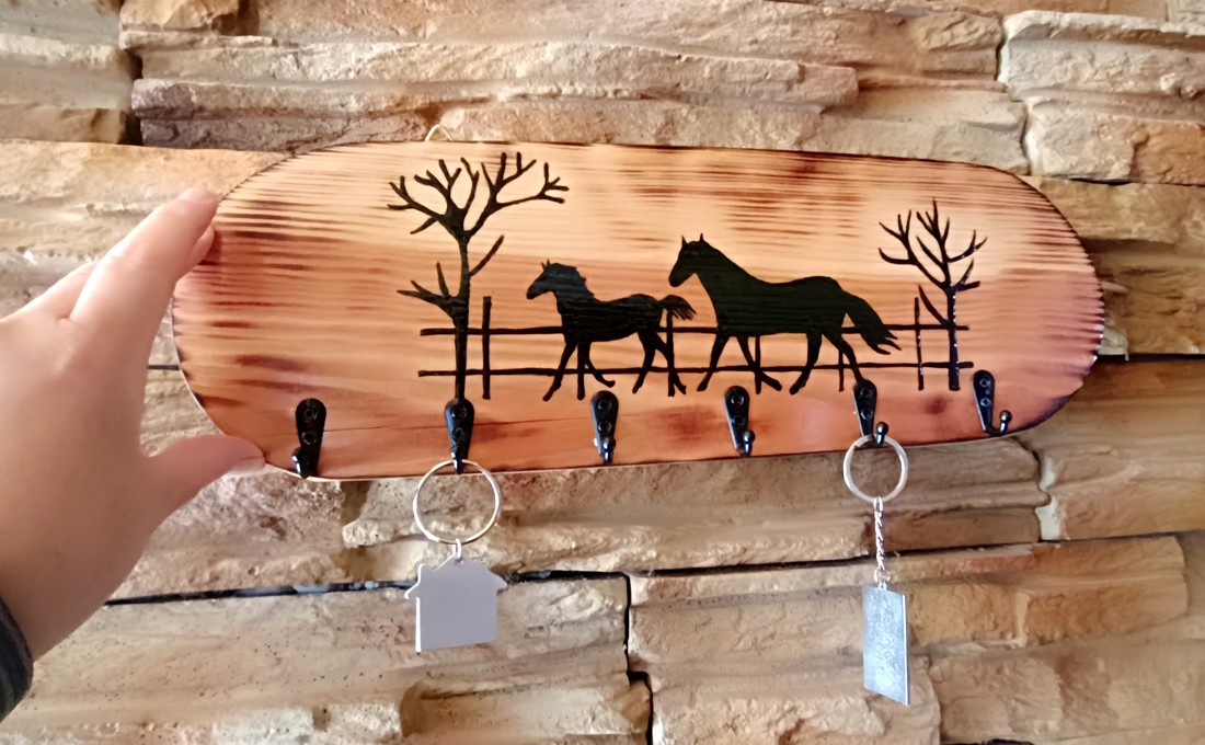 Breloc de perete din lemn cu cai - casă & stil de viață - accesorii pentru decorat casa - decorațiuni de pereți, decorațiuni suspendate - suport pentru chei - Artynos.ro Breloc de perete din lemn cu cai - casă & stil de viață - accesorii pentru decorat casa - decorațiuni de pereți, decorațiuni suspendate - suport pentru chei - Artynos.ro