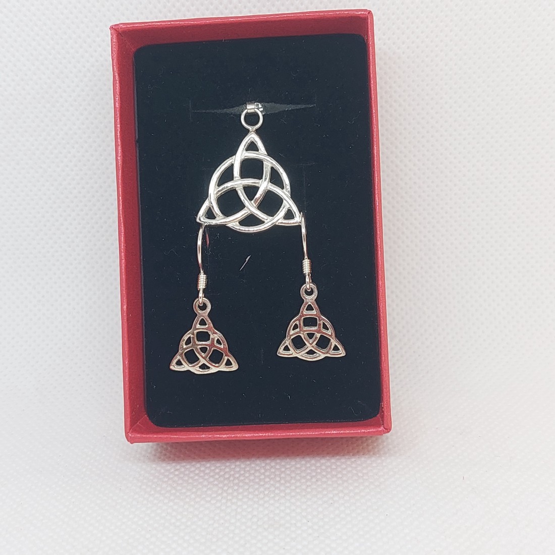 Cercei triquetra din argint - - Artynos.ro Cercei triquetra din argint - - Artynos.ro