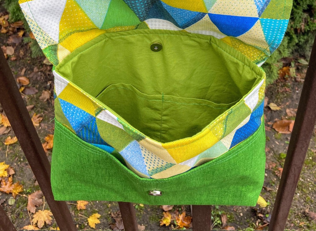 Rucsac verde cu model triunghiular - geantă și husă - rucsacuri - rucsac damă, rucsac bărbați - Artynos.ro Rucsac verde cu model triunghiular - geantă și husă - rucsacuri - rucsac damă, rucsac bărbați - Artynos.ro