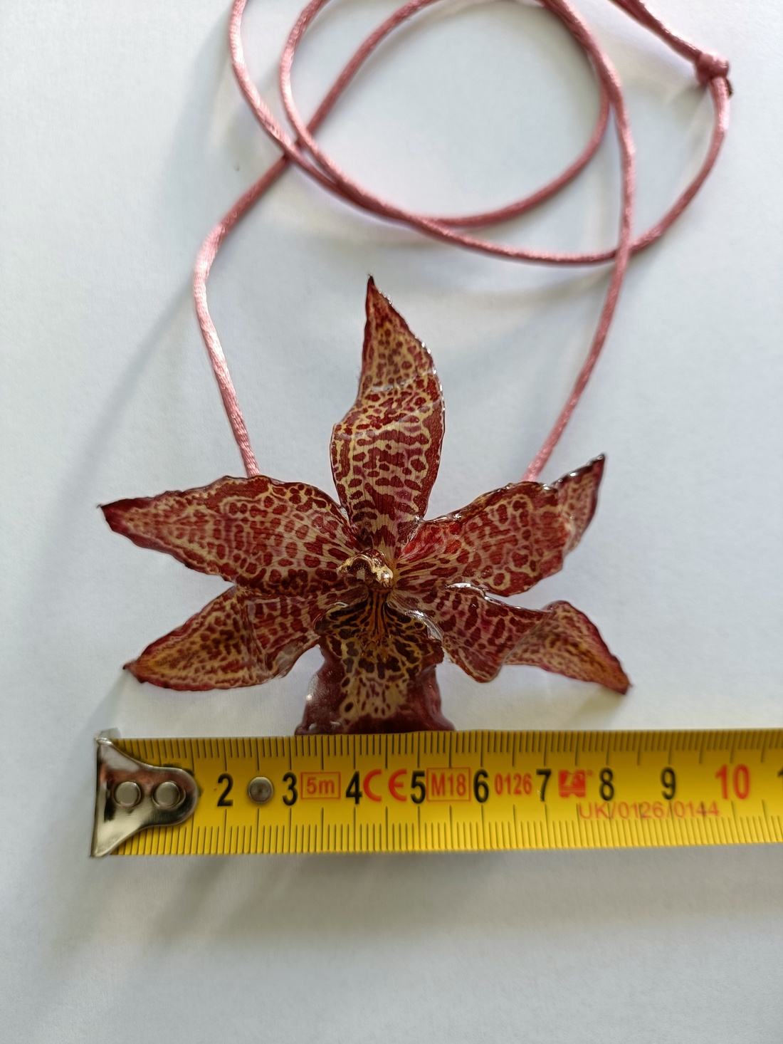 Pandantiv/Colier din Orhidee Cymbidium naturală  - bijuterii - coliere - pandative - Artynos.ro
