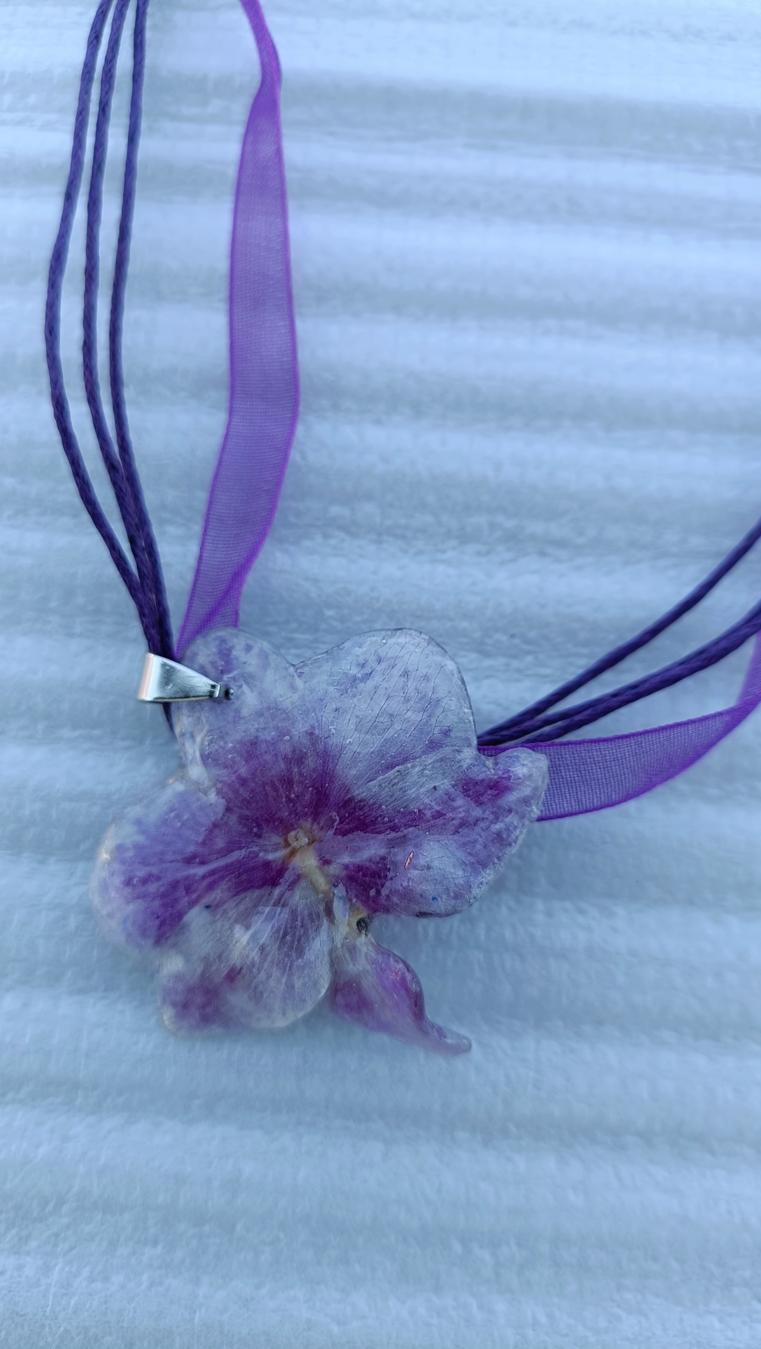 Pandantiv din mini orhidee Phalaenopsis  - bijuterii - coliere - coliere cu pandative - Artynos.ro