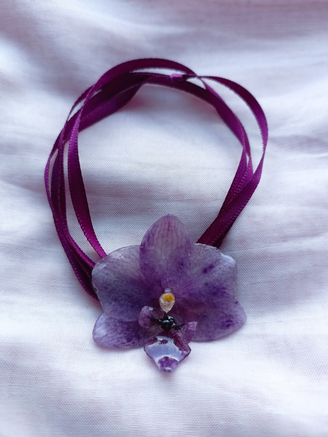 Pandantiv/Broșă realizată din mini Orhidee Phalaenopsis naturală  - bijuterii - broșe - Artynos.ro