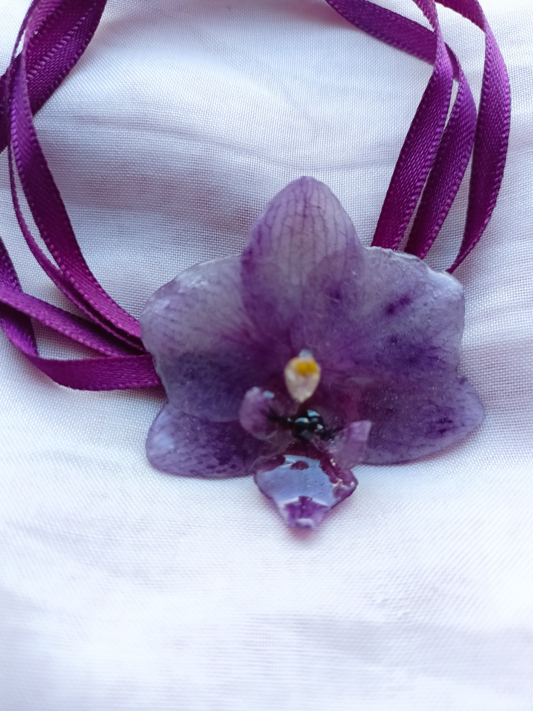 Pandantiv/Broșă realizată din mini Orhidee Phalaenopsis naturală  - bijuterii - broșe - Artynos.ro