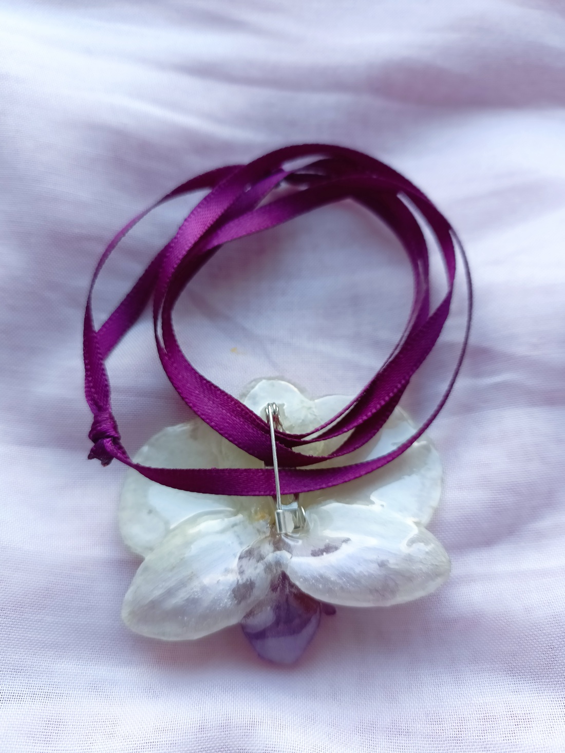 Pandantiv/Broșă realizată din mini Orhidee Phalaenopsis naturală  - bijuterii - broșe - Artynos.ro