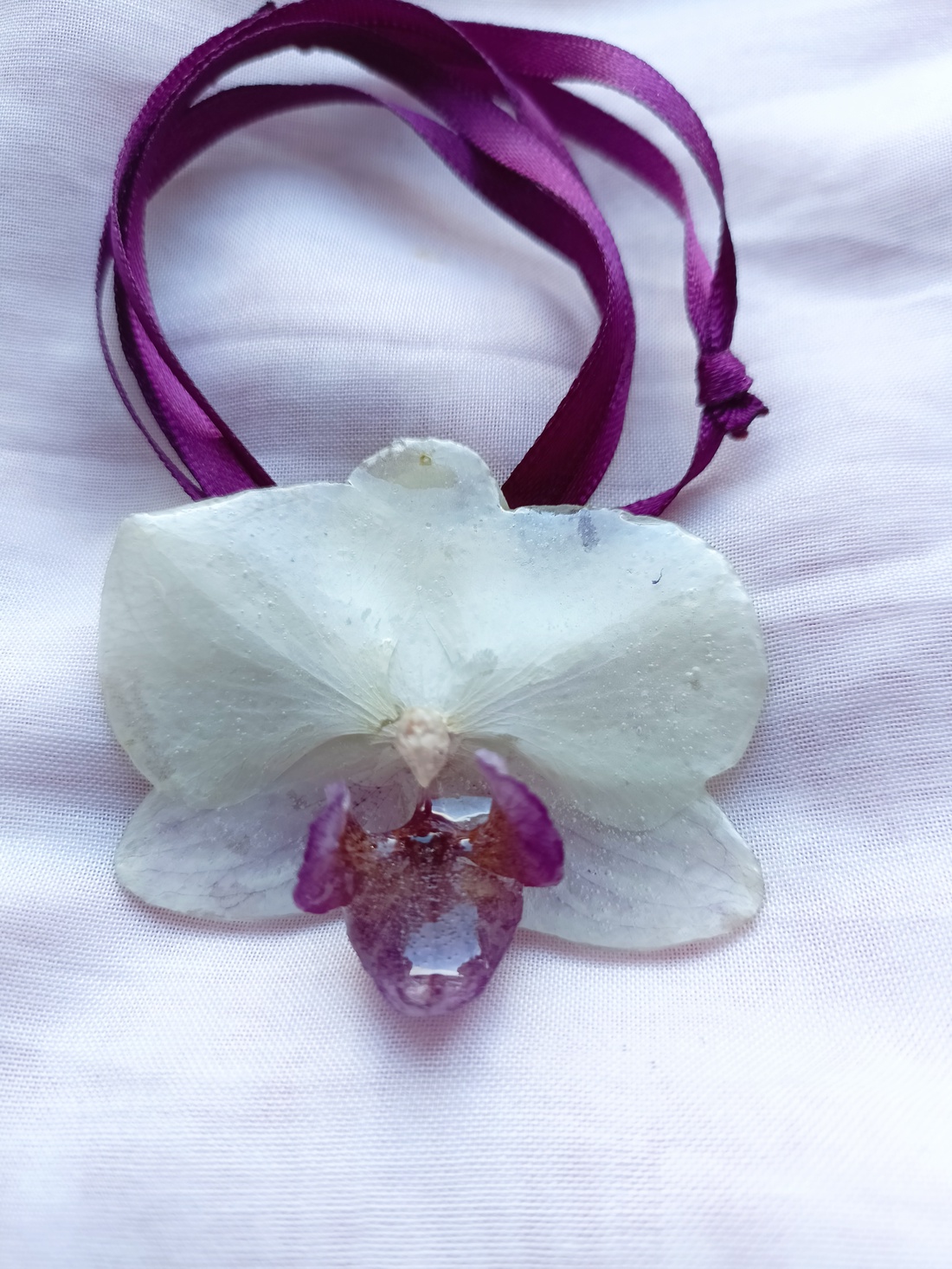 Pandantiv/Broșă realizată din mini Orhidee Phalaenopsis naturală  - bijuterii - broșe - Artynos.ro