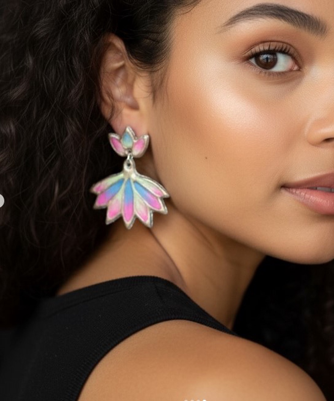 Cercei Lotus glow in the dark  - bijuterii - cercei - cercei din rășină - Artynos.ro