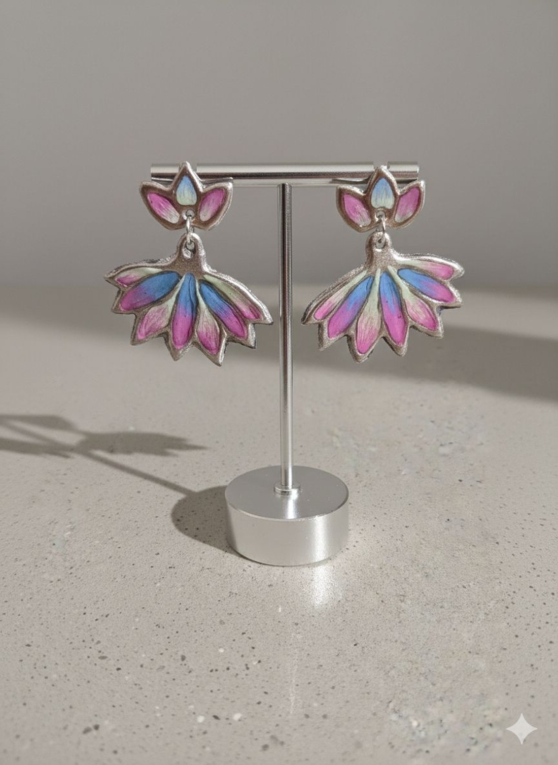 Cercei Lotus glow in the dark  - bijuterii - cercei - cercei din rășină - Artynos.ro