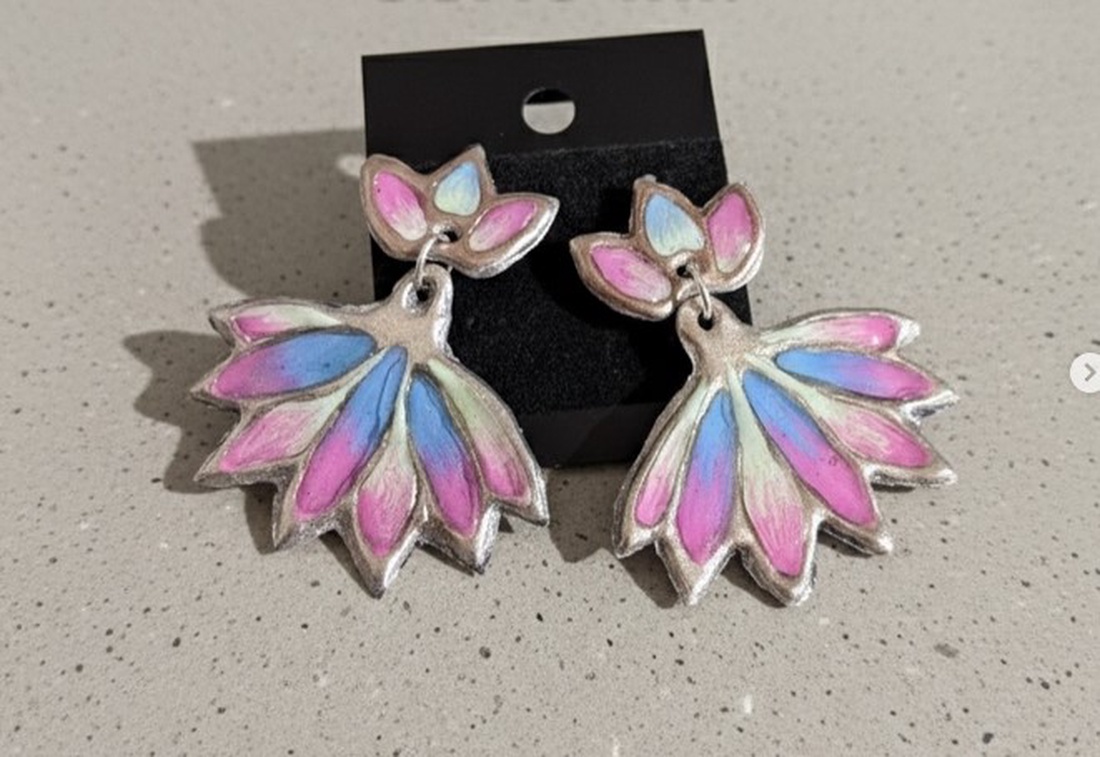 Cercei Lotus glow in the dark  - bijuterii - cercei - cercei din rășină - Artynos.ro