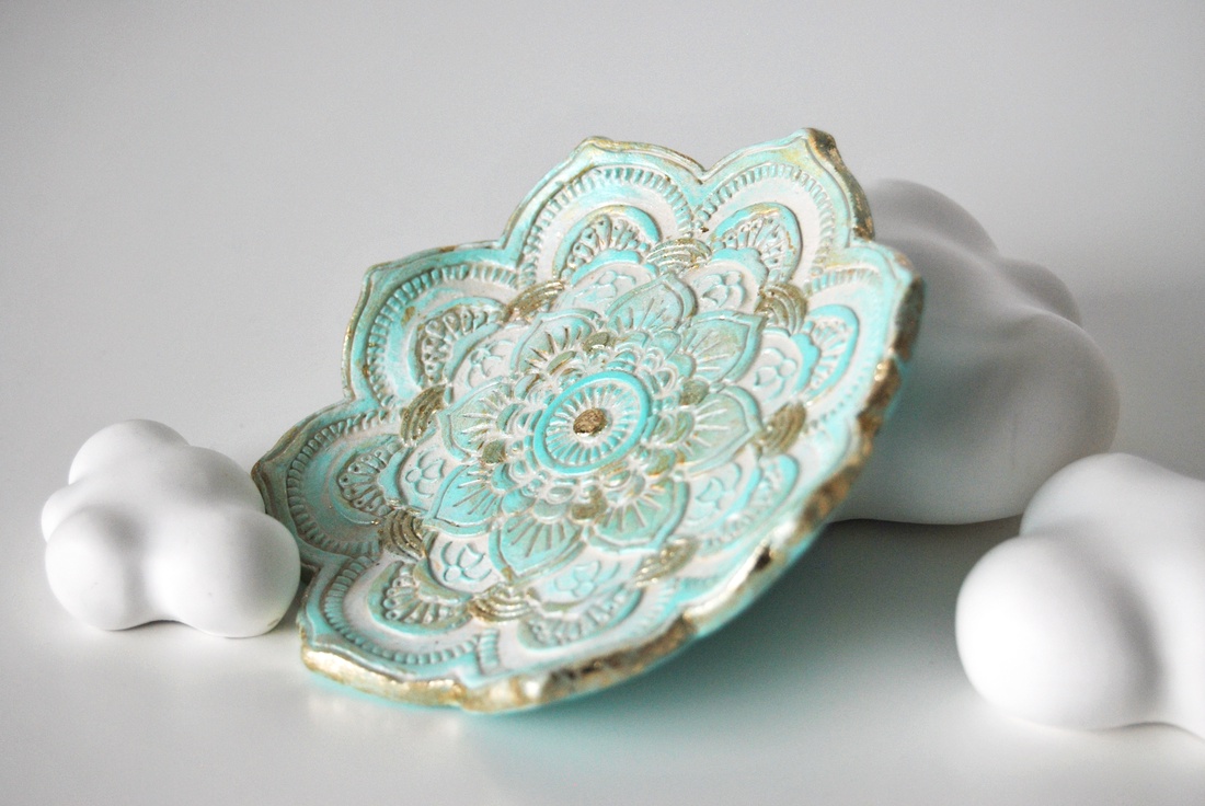 Farfurie decortivă Mandala turcoaz - bijuterii - suporturi și cutii de bijuterii - stand bijuterii - Artynos.ro