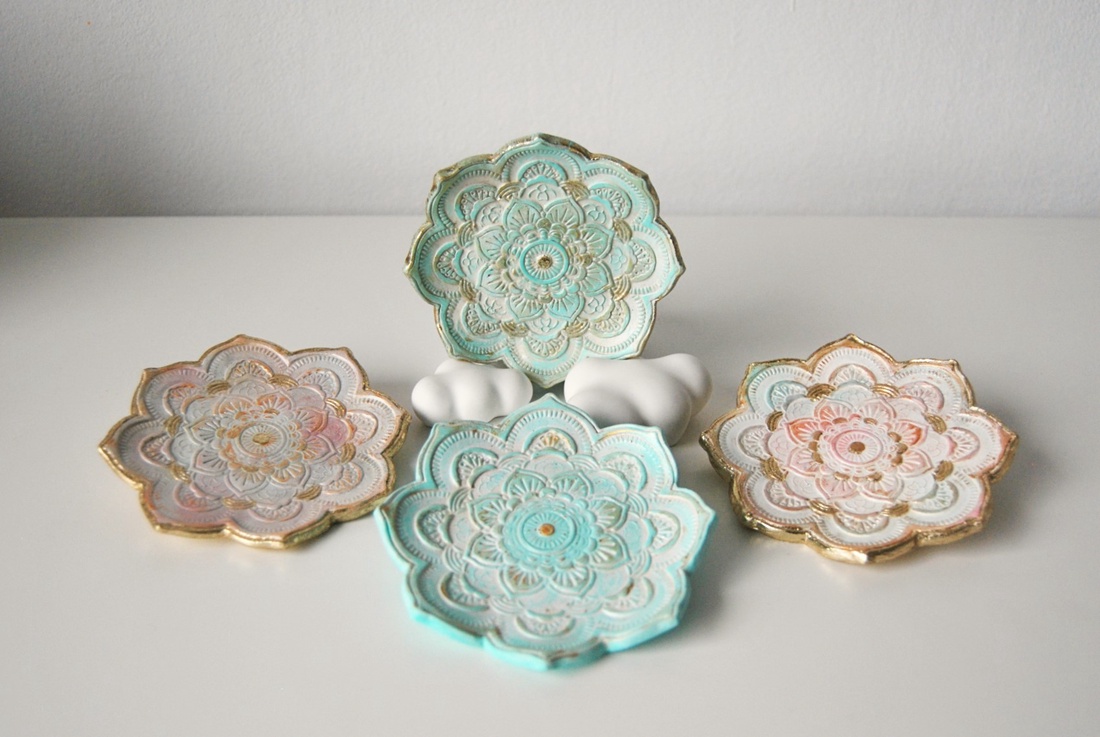 Farfurie decortivă Mandala turcoaz - bijuterii - suporturi și cutii de bijuterii - stand bijuterii - Artynos.ro