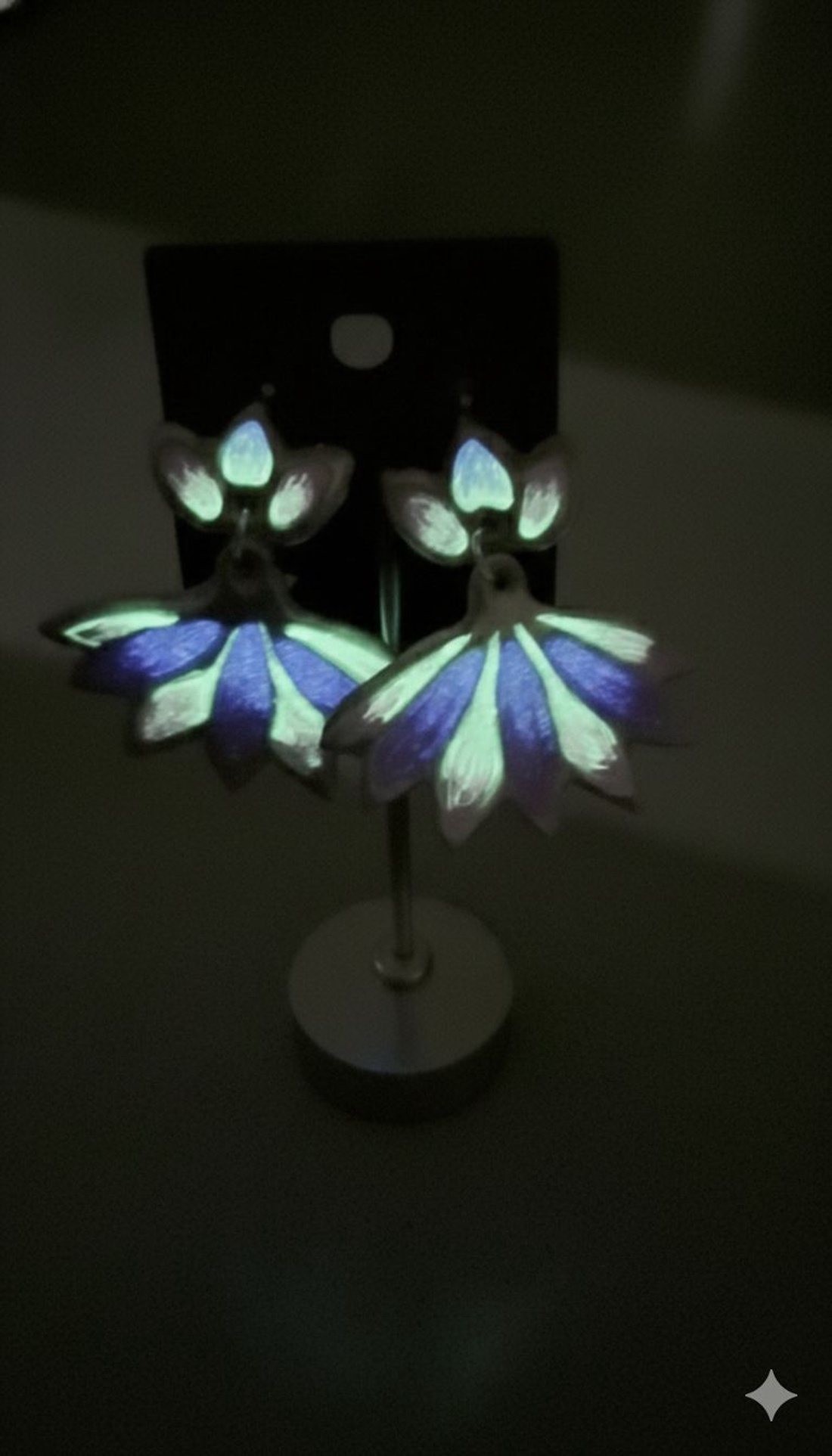 Cercei Lotus glow in the dark  - bijuterii - cercei - cercei din rășină - Artynos.ro