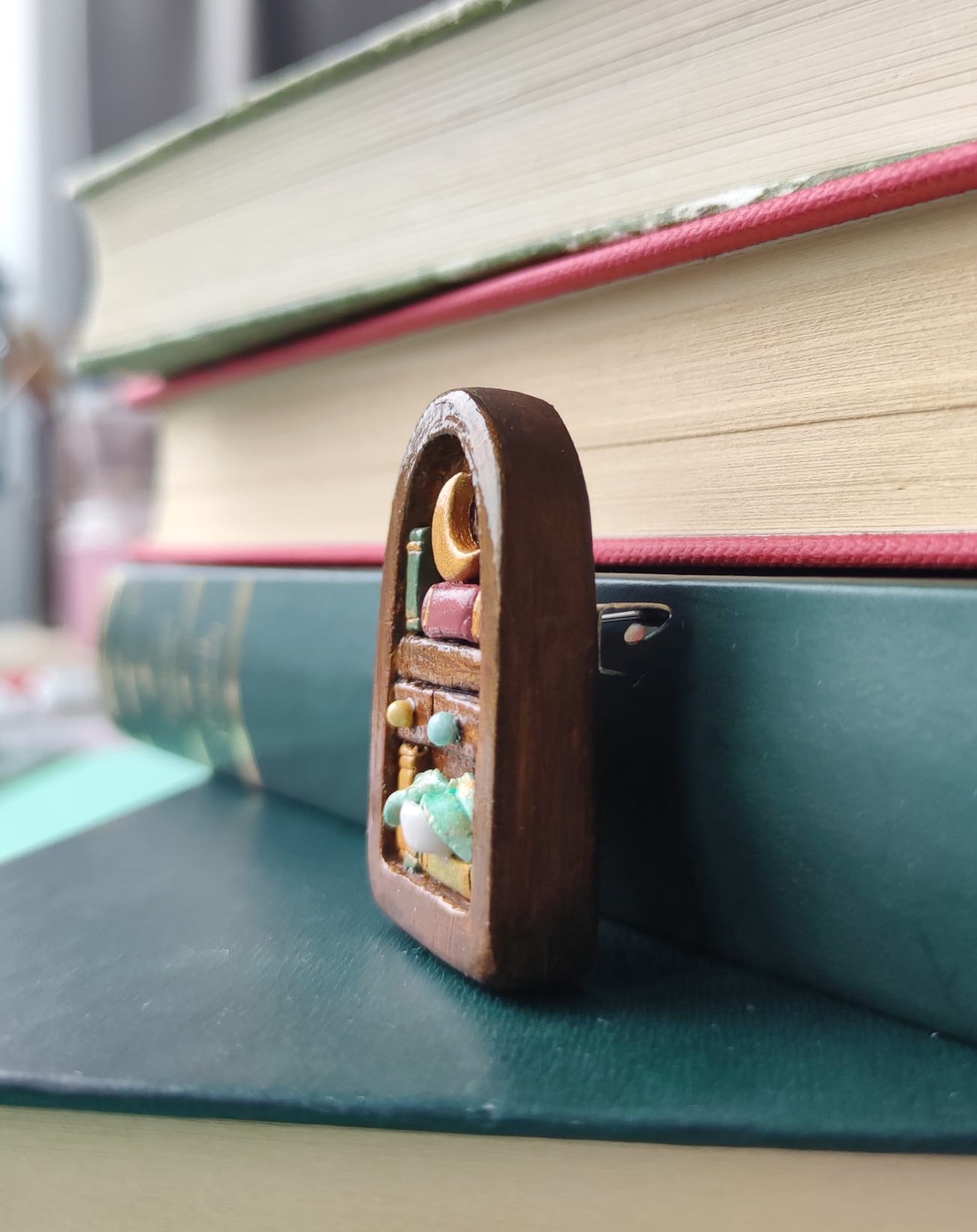 Broșă Bibliotecă to go - bijuterii - broșe - Artynos.ro