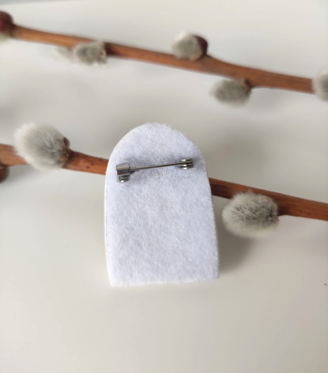 Broșă Bibliotecă to go Inima Alba - bijuterii - broșe - Artynos.ro