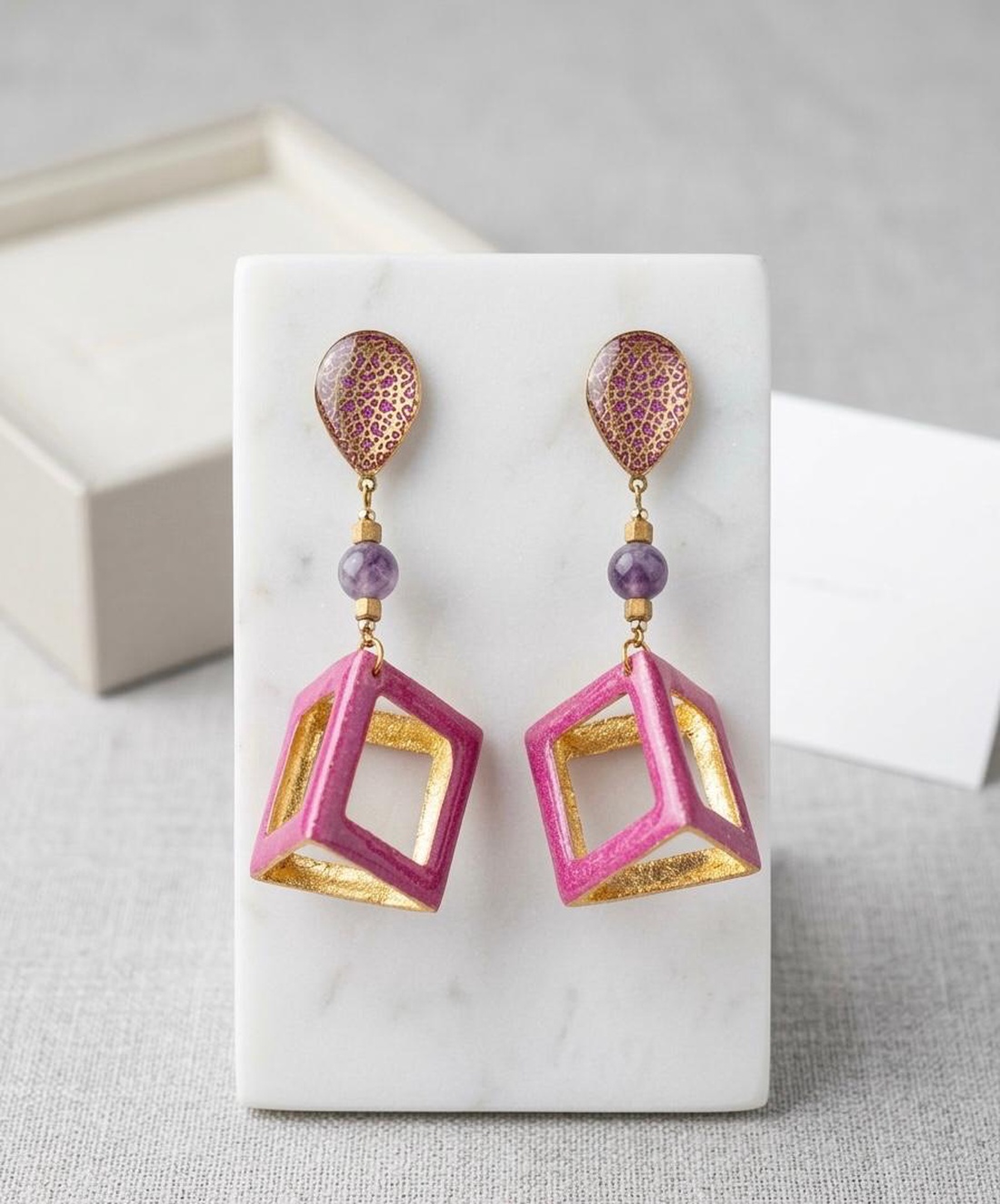 Cercei  Fuchsia Geometric - bijuterii - cercei - cercei din rășină - Artynos.ro