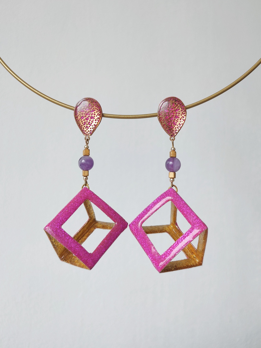 Cercei  Fuchsia Geometric - bijuterii - cercei - cercei din rășină - Artynos.ro