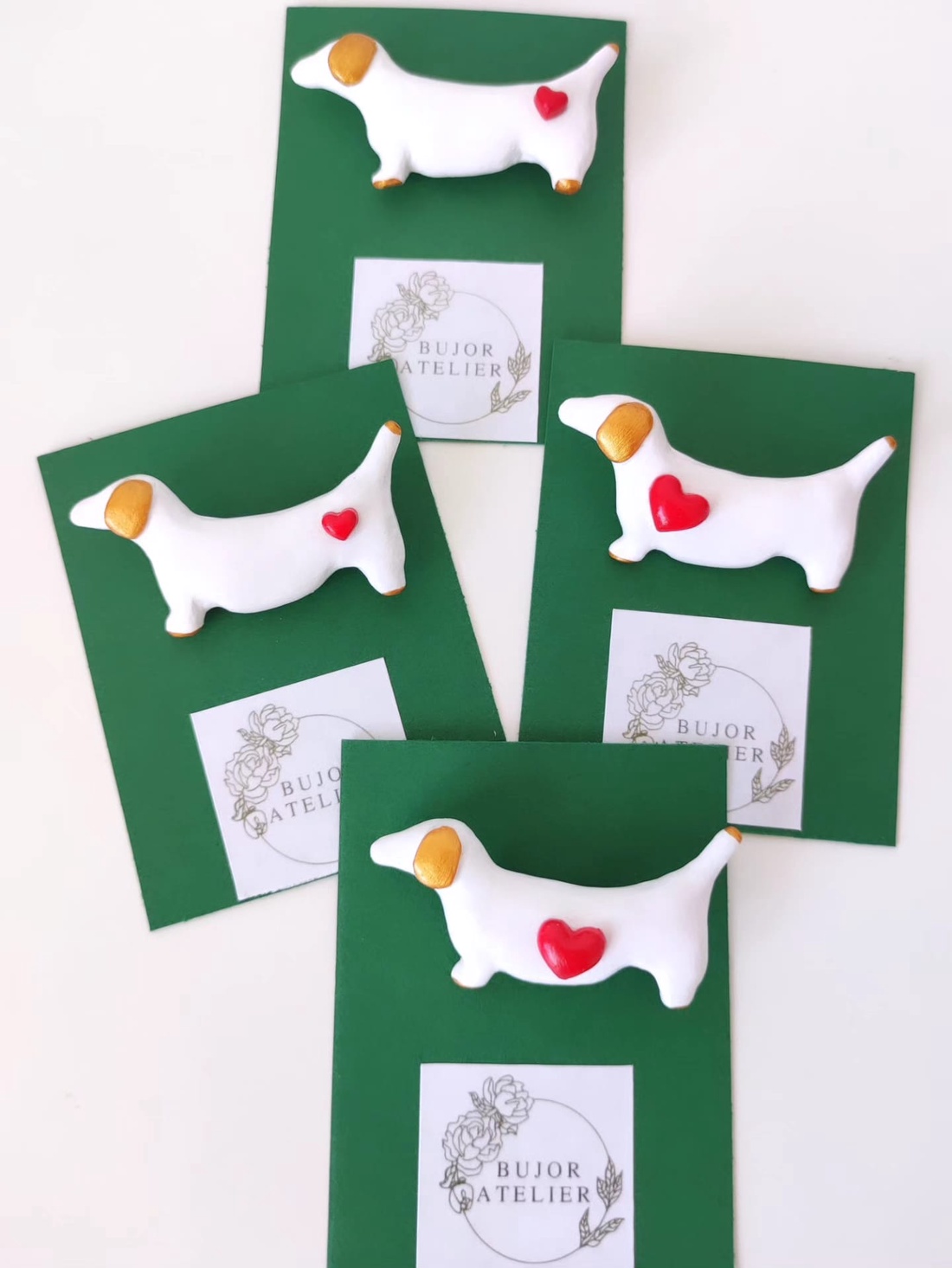 Broșă Dachshund iubăreț - bijuterii - broșe - Artynos.ro