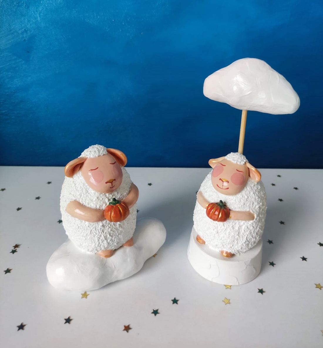 Figurină decorativă Oiță cu Dovleac - casă & stil de viață - decorațiuni de casă - decorațiuni de masă și rafturi - decorațiuni de masă - Artynos.ro