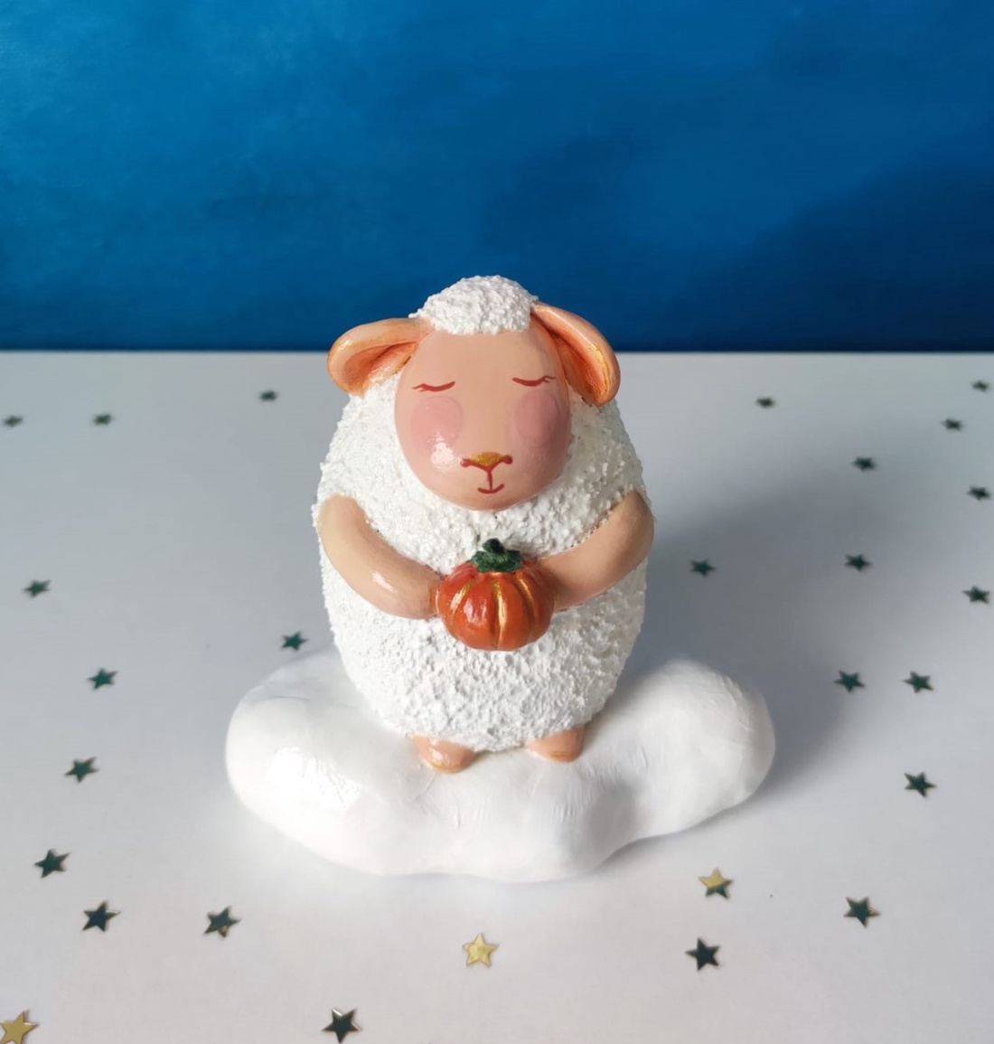 Figurină decorativă Oiță cu Dovleac - casă & stil de viață - decorațiuni de casă - decorațiuni de masă și rafturi - decorațiuni de masă - Artynos.ro