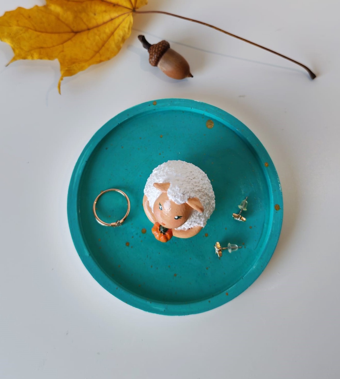 Suport bijuterii Oiță cu Dovleac 1 - bijuterii - suporturi și cutii de bijuterii - stand bijuterii - Artynos.ro