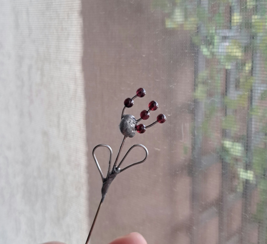 Martisor Ugly flower - bijuterii - mărțișor - Artynos.ro