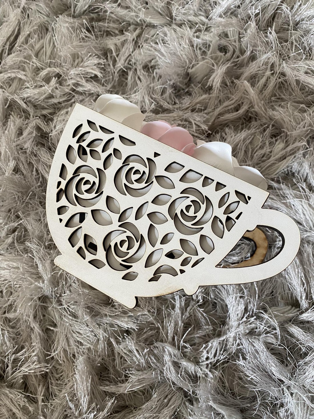 Cutie de flori personalizată cu orice inscripție, floare naturală sau trandafir de săpun - - Artynos.ro Cutie de flori personalizată cu orice inscripție, floare naturală sau trandafir de săpun - - Artynos.ro