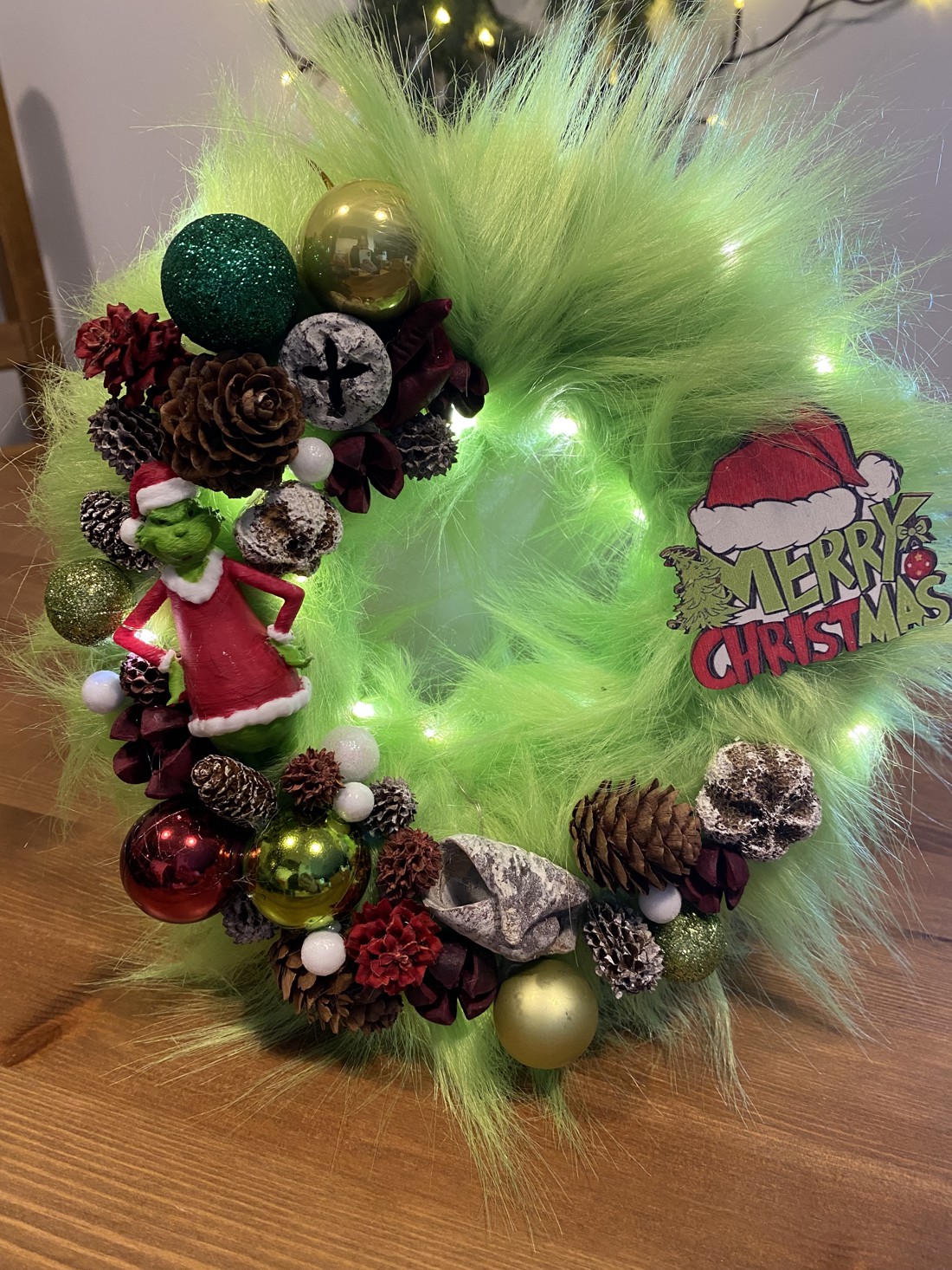 Ușă de Crăciun Grinch și coroană de Advent  -  - Artynos.ro