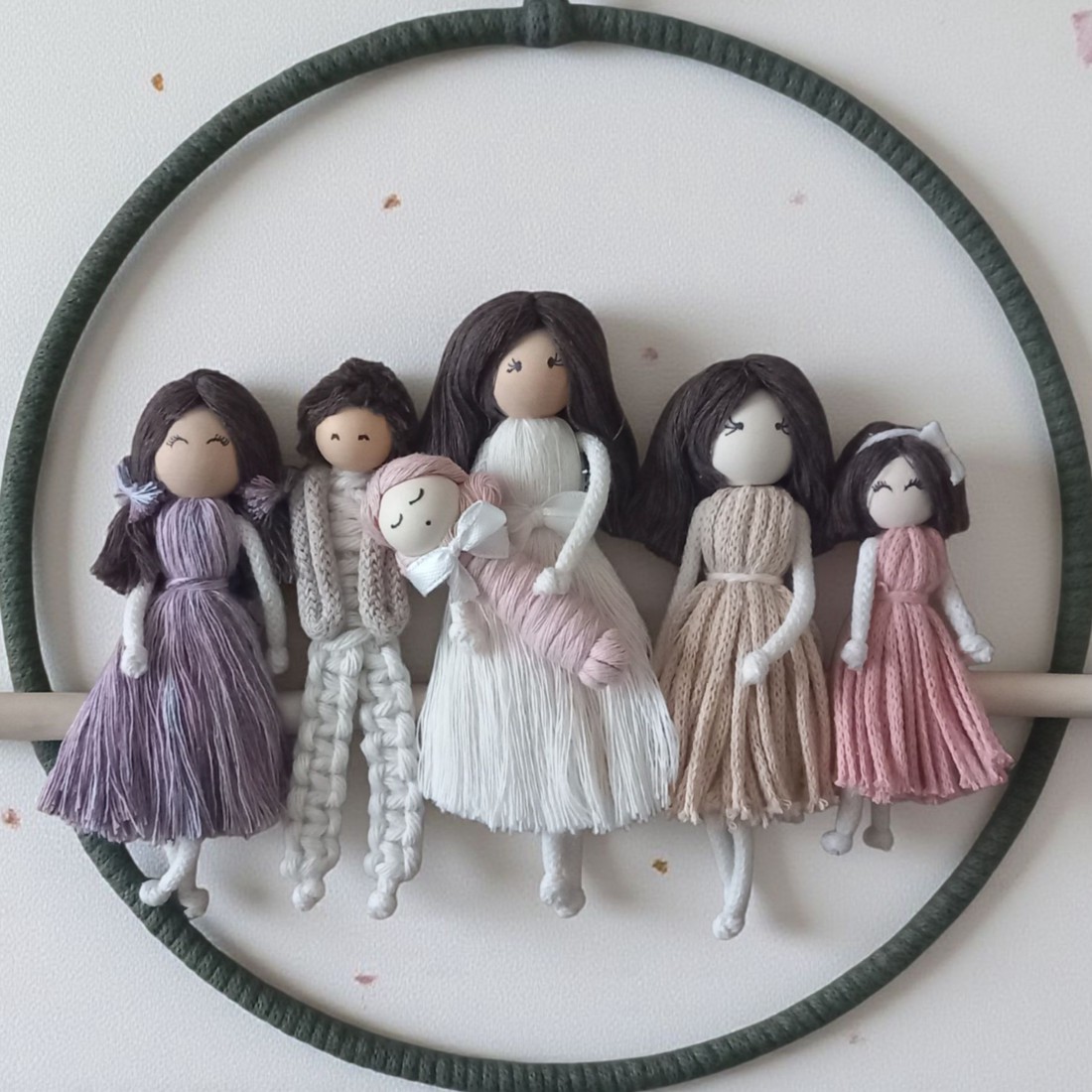 Cadou de Crăciun - portret de familie macramé personalizat pe un cerc (25 cm) - crăciun - cadouri de moș crăciun - cadouri de moș crăciun - Artynos.ro