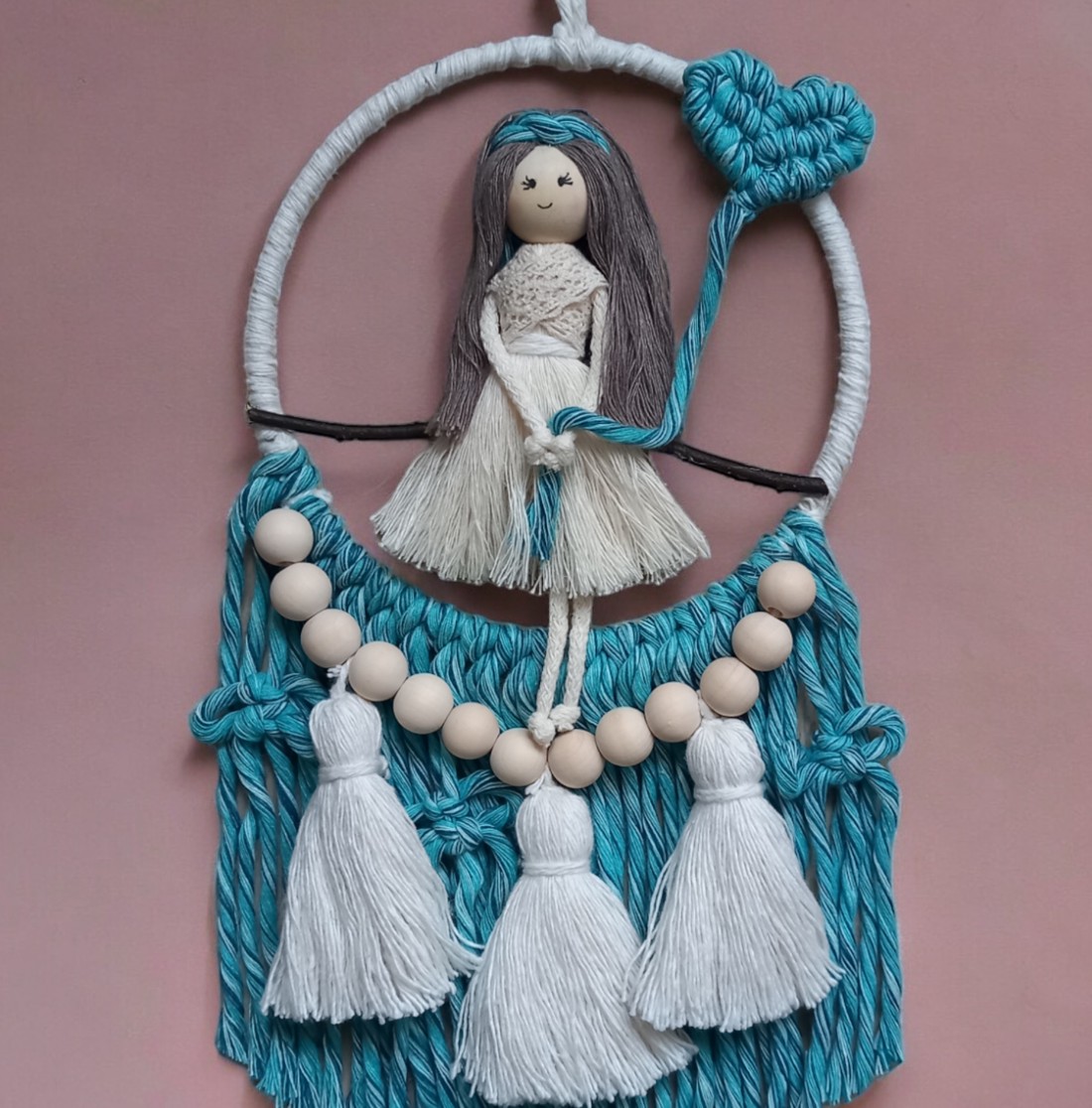 Decorațiuni de perete pentru păpuși Makramé cu bile de lemn -  - Artynos.ro