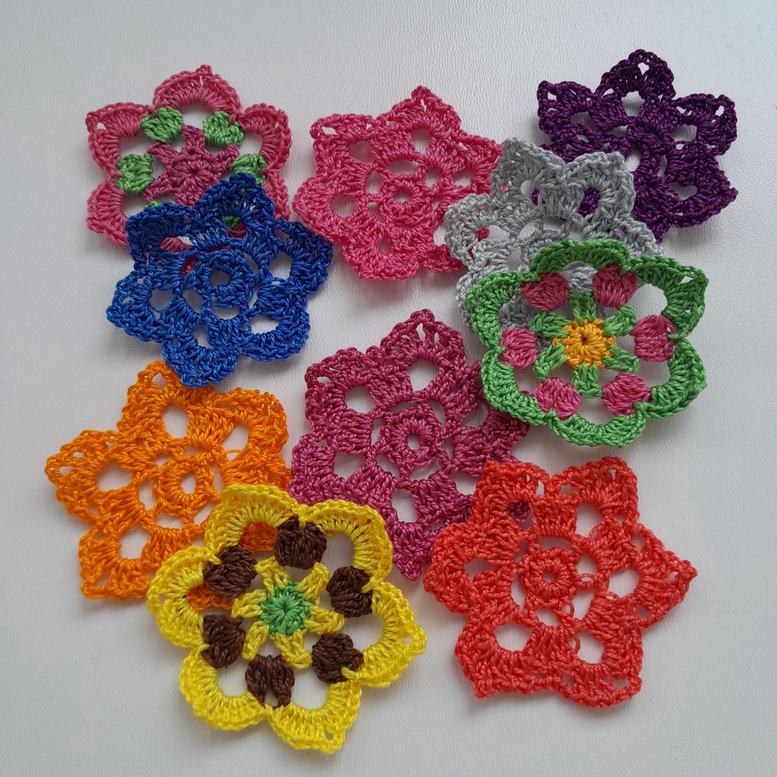 Pachet flori croșetate - 10 bucăți / pachet - - Artynos.ro Pachet flori croșetate - 10 bucăți / pachet - - Artynos.ro