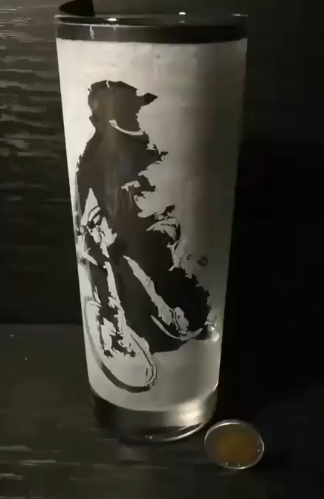 Pahar de sticlă cu model de siluetă de motociclist  -  - Artynos.ro