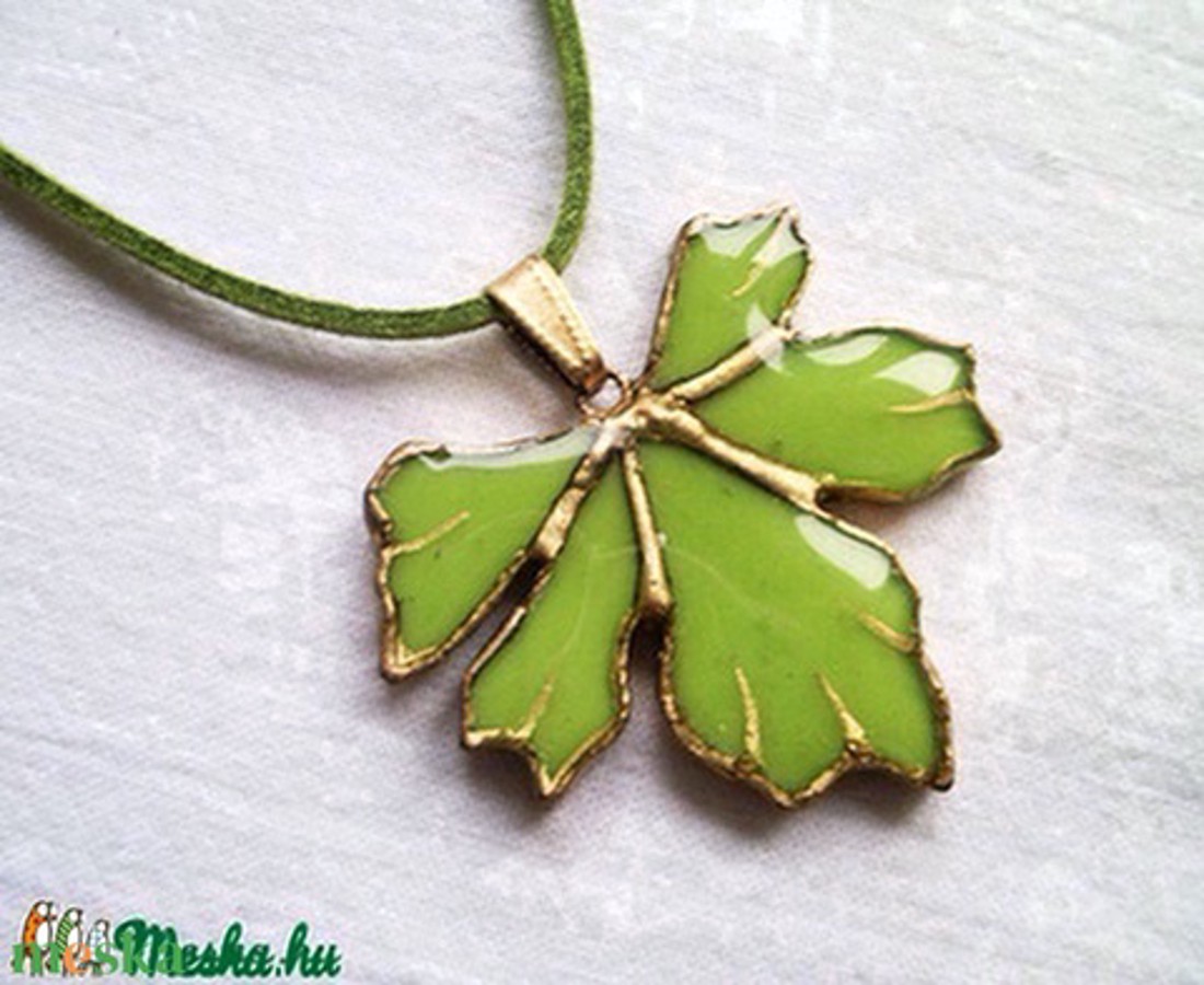 Pandantiv frunză de arțar verde, sticlă tiffany -  - Artynos.ro