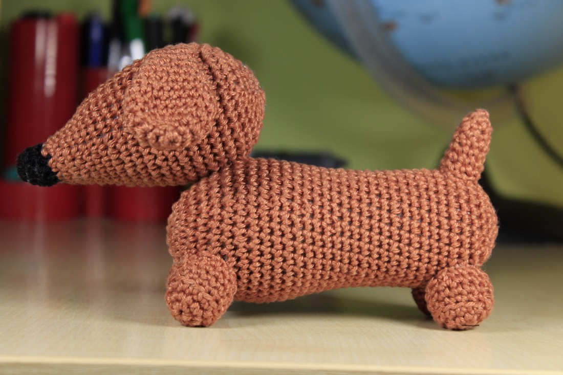 Cățeluș Dachshund -  - Artynos.ro