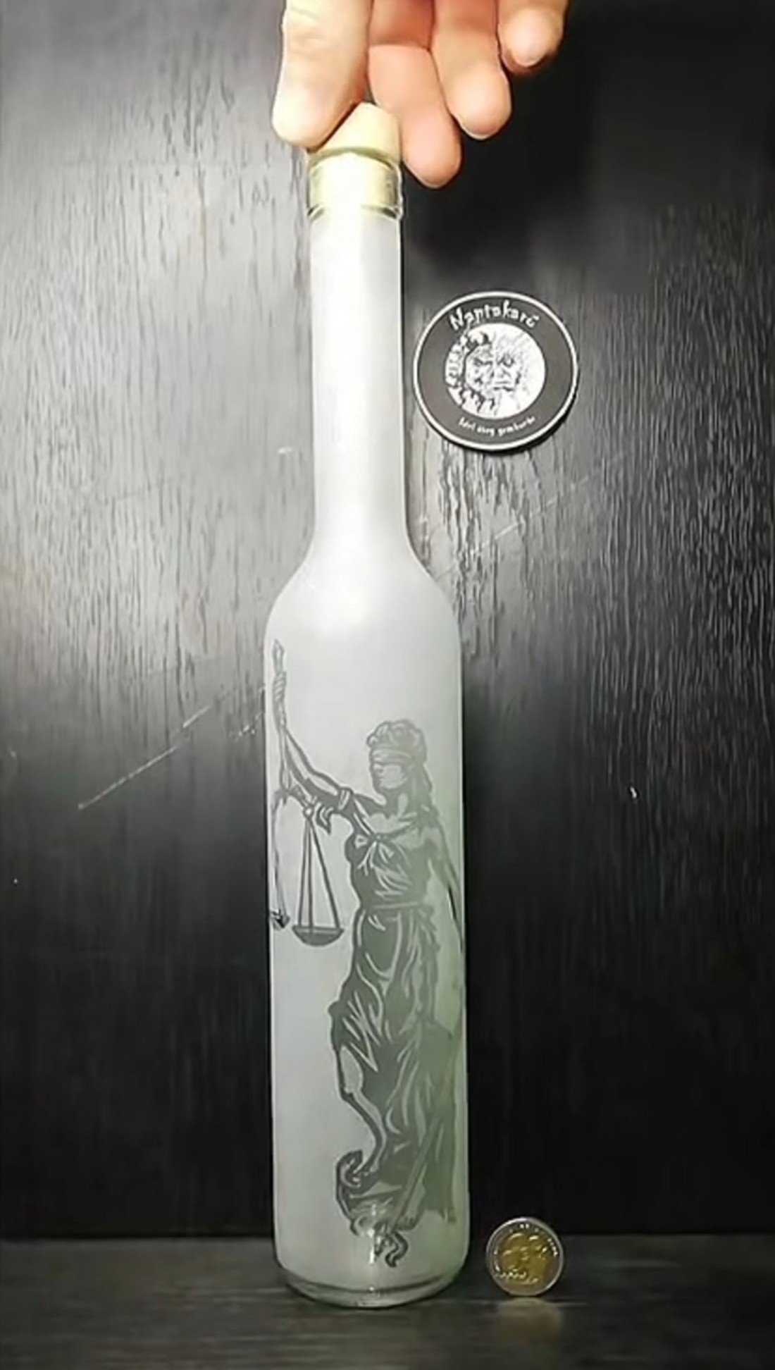 Sticlă pentru palinkă cu model Justicia  -  - Artynos.ro