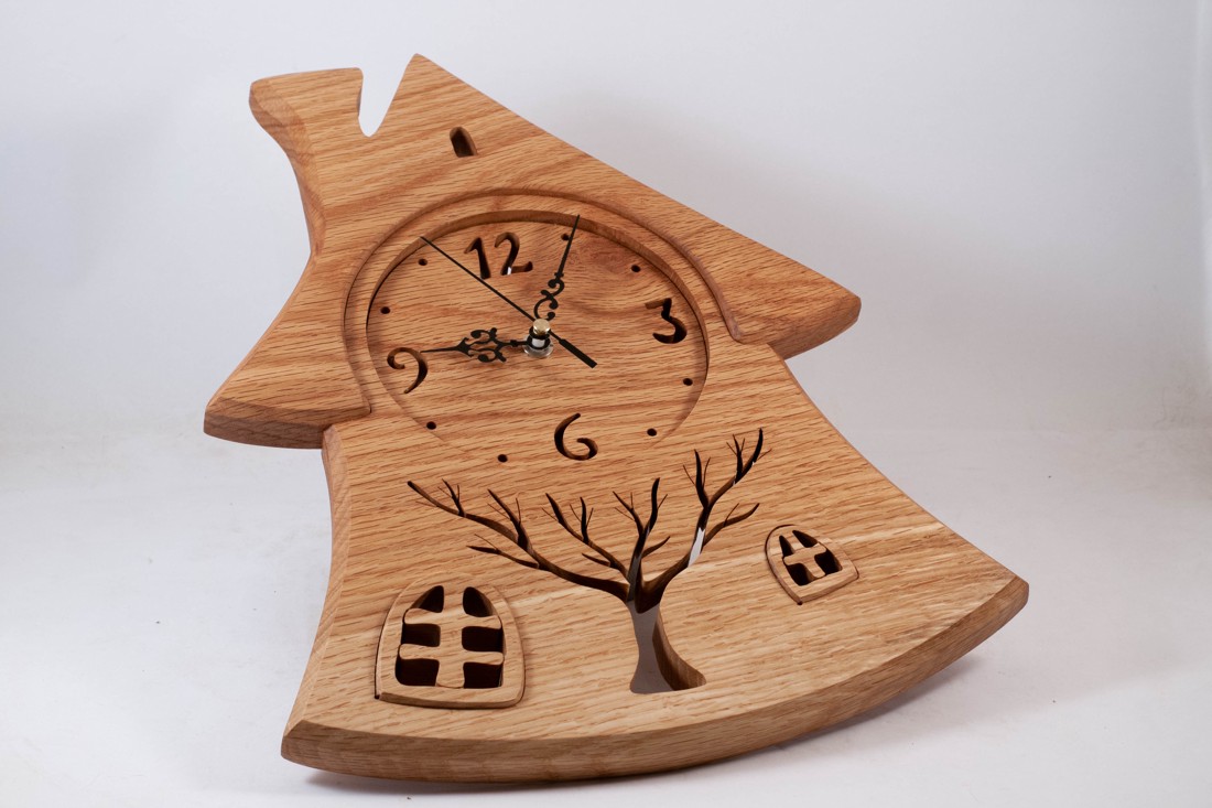 Ceas de perete în formă de căsuță, Ceas de perete din lemn, Ceas din lemn - casă & stil de viață - decorațiuni de casă - decorațiuni de pereți - ceasuri de perete - Artynos.ro