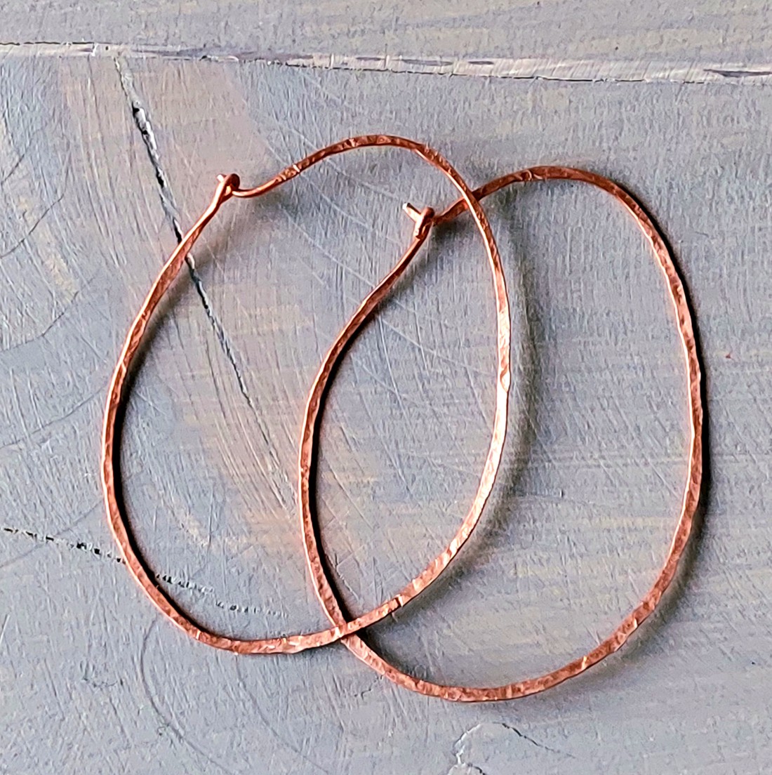 Cercei cu design oval din cupru -  - Artynos.ro Cercei cu design oval din cupru -  - Artynos.ro