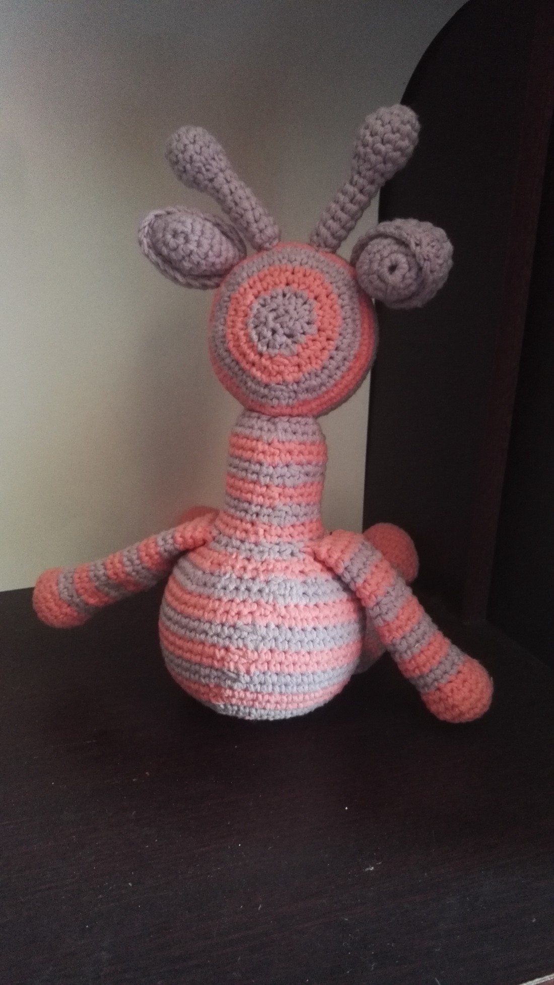 Girafa cu dungi - jucării și echipamente pentru copii - plușuri - girafă de pluș - Artynos.ro