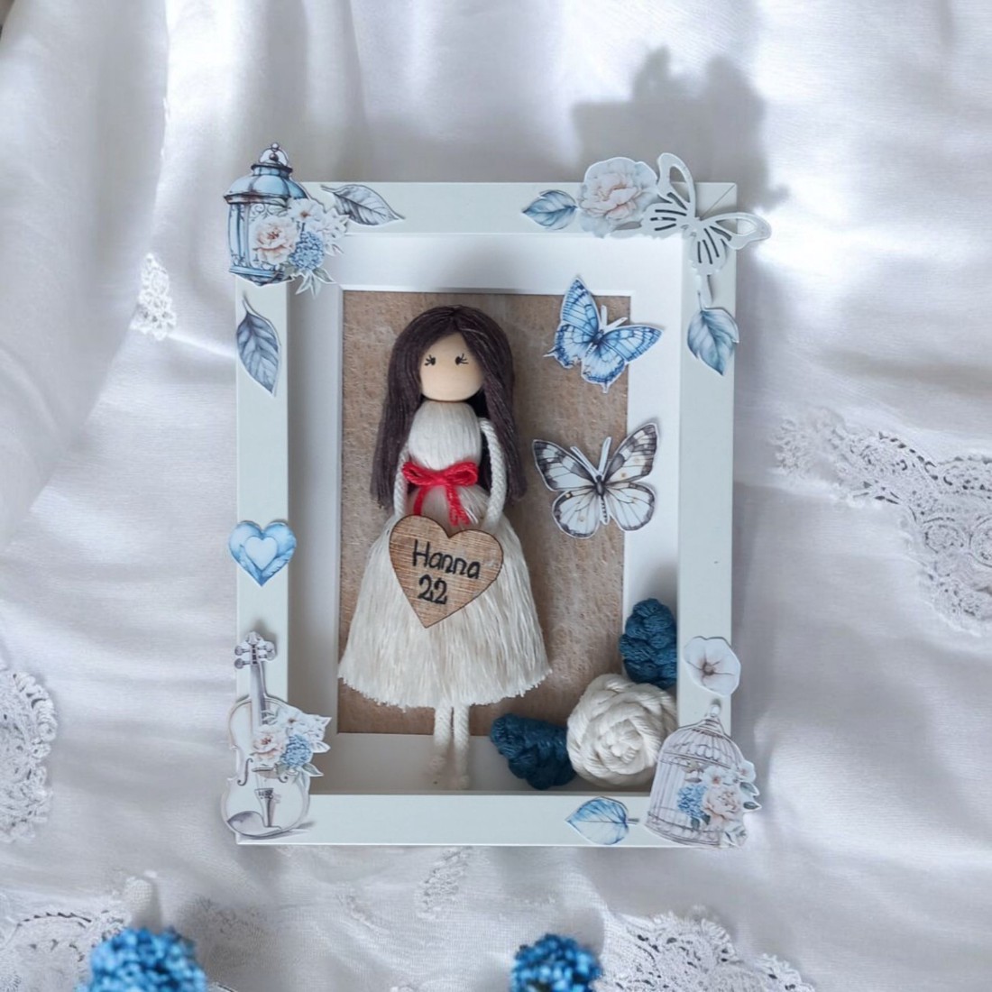 Ceva albastru - Ziua de naștere Makramé Doll Decorație cu nume și an -  - Artynos.ro