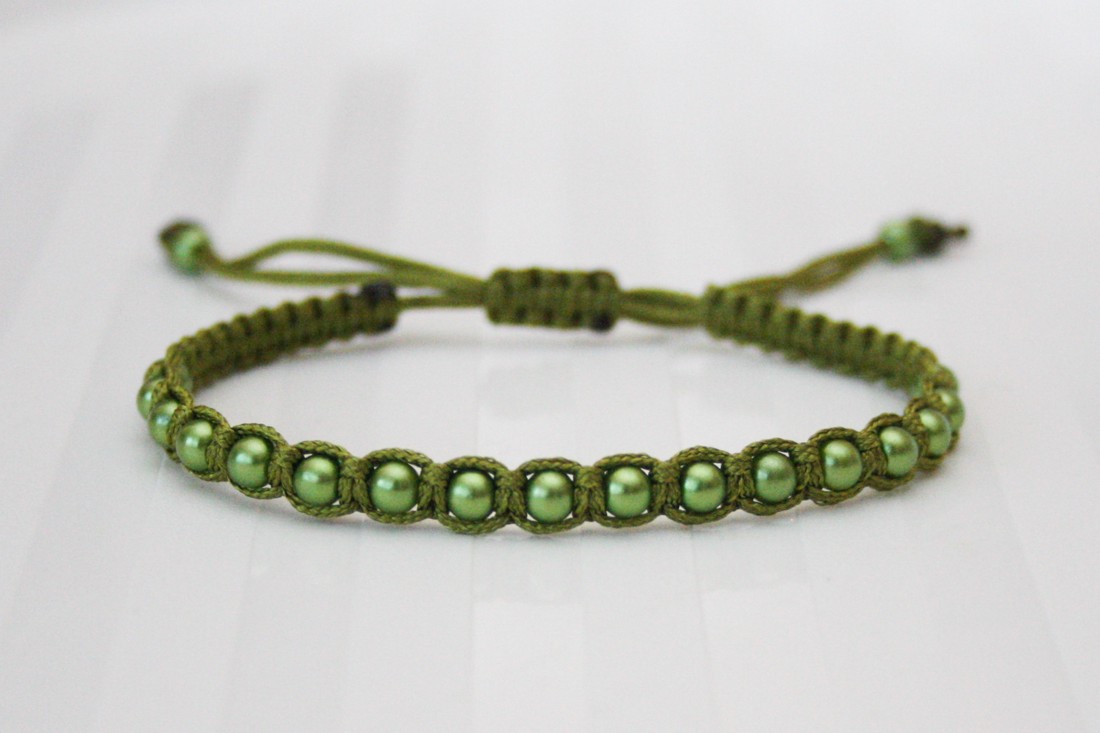 Brățară macramé împletită - Mărgele verde măsliniu -  - Artynos.ro