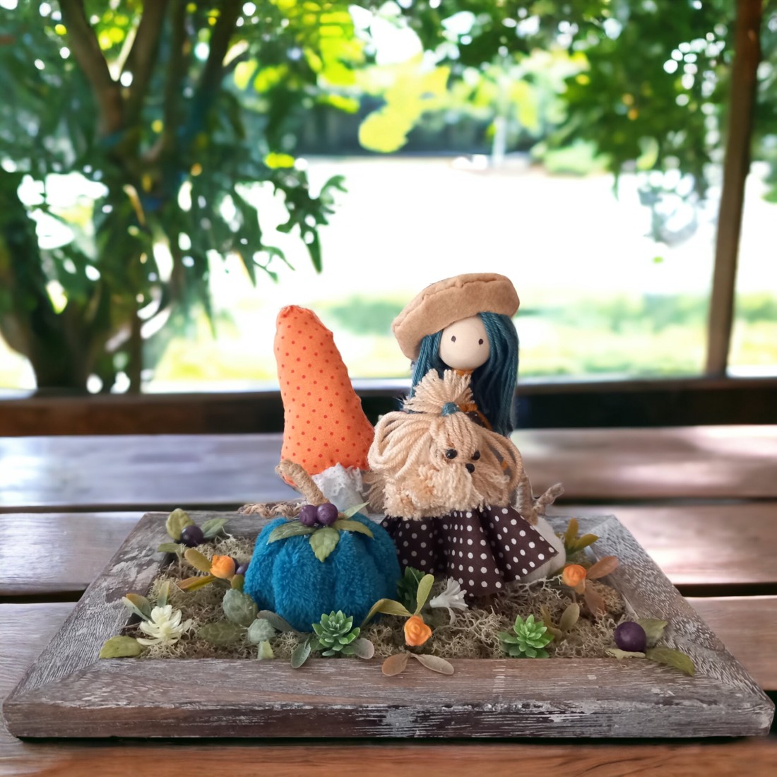 Decorațiune de masă de toamnă cu o fetiță în rochie cu buline și câinele ei � ciuperci, dovleci, bol rustic - casă & stil de viață - decorațiuni de casă - decorațiuni de masă și rafturi - decorațiuni de masă - Artynos.ro