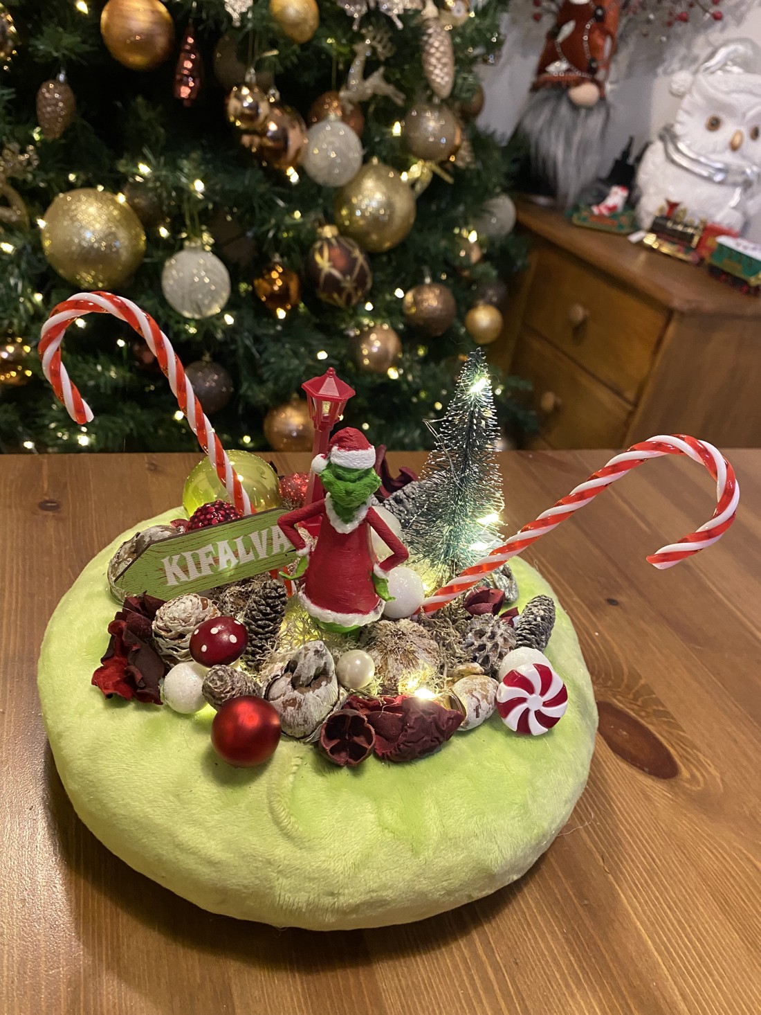 Decorațiuni de Crăciun pentru masa lui Grinch  -  - Artynos.ro