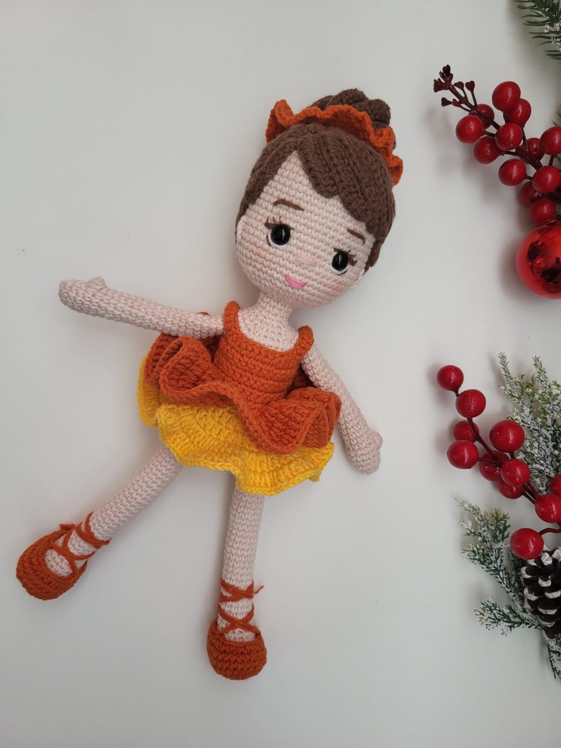 Păpușă balerină croșetată handmade cu haine și accesorii detașabile - jucării și echipamente pentru copii - plușuri - păpușă croșetată, păpușă de pluș - Artynos.ro