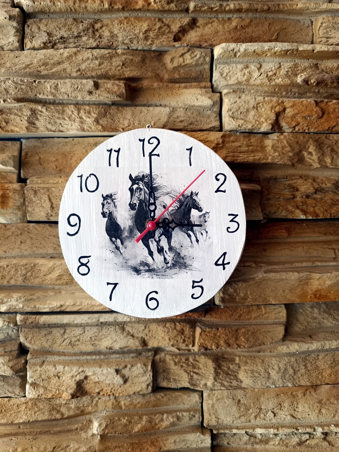 Galloping cai alb ceas de perete din lemn - - Artynos.ro Galloping cai alb ceas de perete din lemn - - Artynos.ro