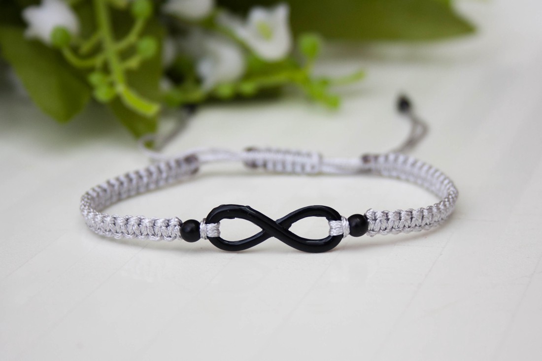 Brățară macramé - Endless Grey - bijuterii - brățări - brățări împletite - Artynos.ro