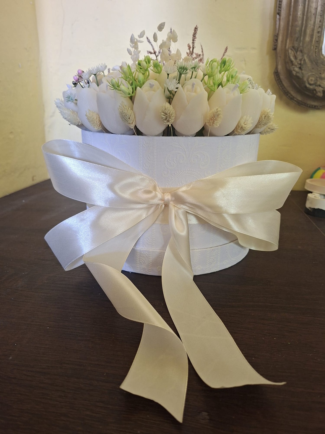 Aranjament floral. - accesorii de crăciun - decorațiuni de crăciun de casă - lumânare parfumat de crăciun, suport lumânări - Artynos.ro Aranjament floral. - accesorii de crăciun - decorațiuni de crăciun de casă - lumânare parfumat de crăciun, suport lumânări - Artynos.ro