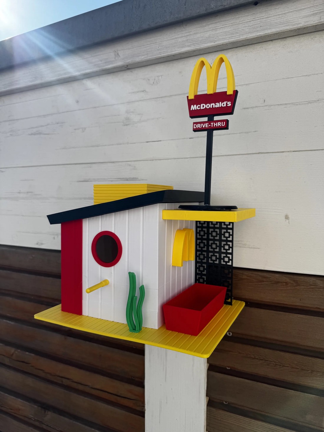 McDonalds Drive Thru acoperiș pasăre - - Artynos.ro McDonalds Drive Thru acoperiș pasăre - - Artynos.ro