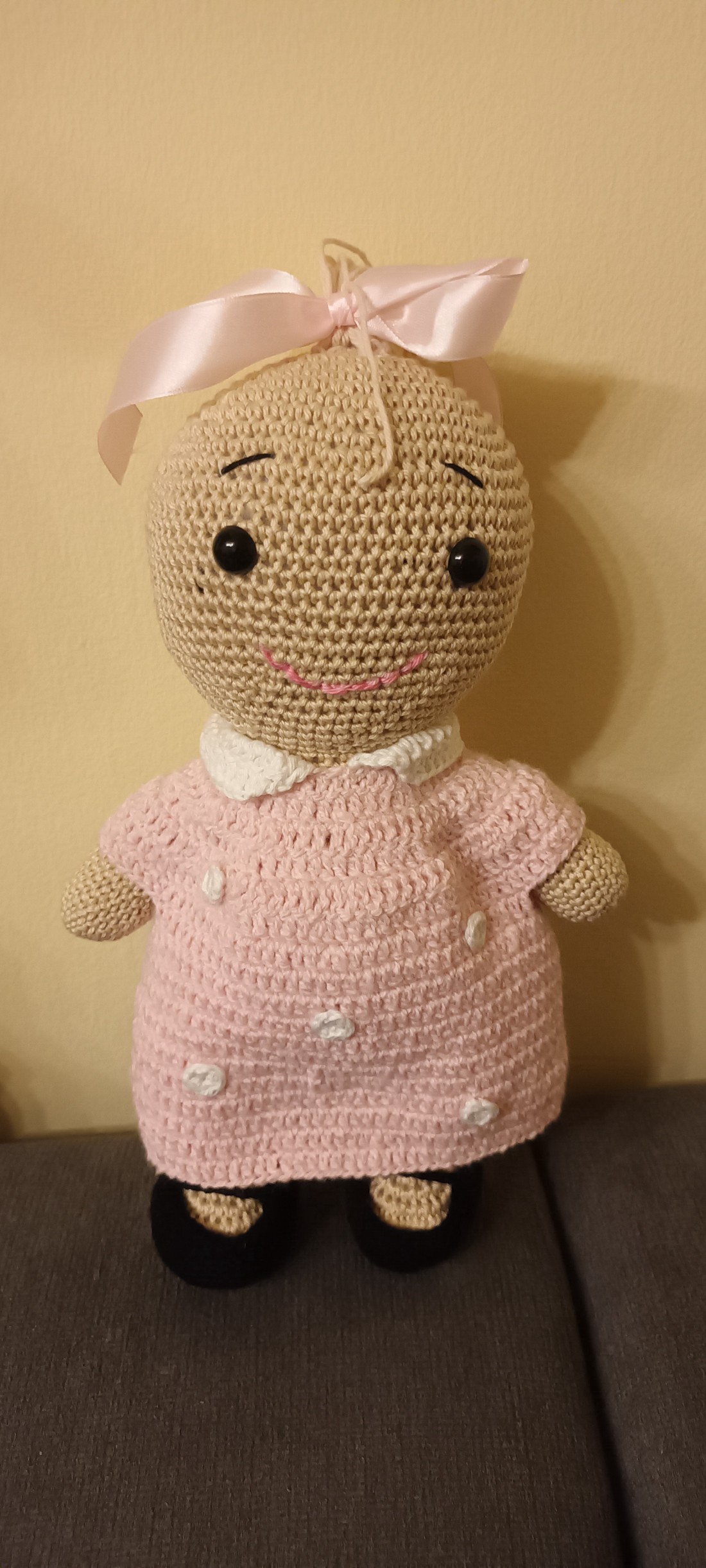 Baby Böbe în rochie roz - jucării și echipamente pentru copii - plușuri - păpușă croșetată, păpușă de pluș - Artynos.ro