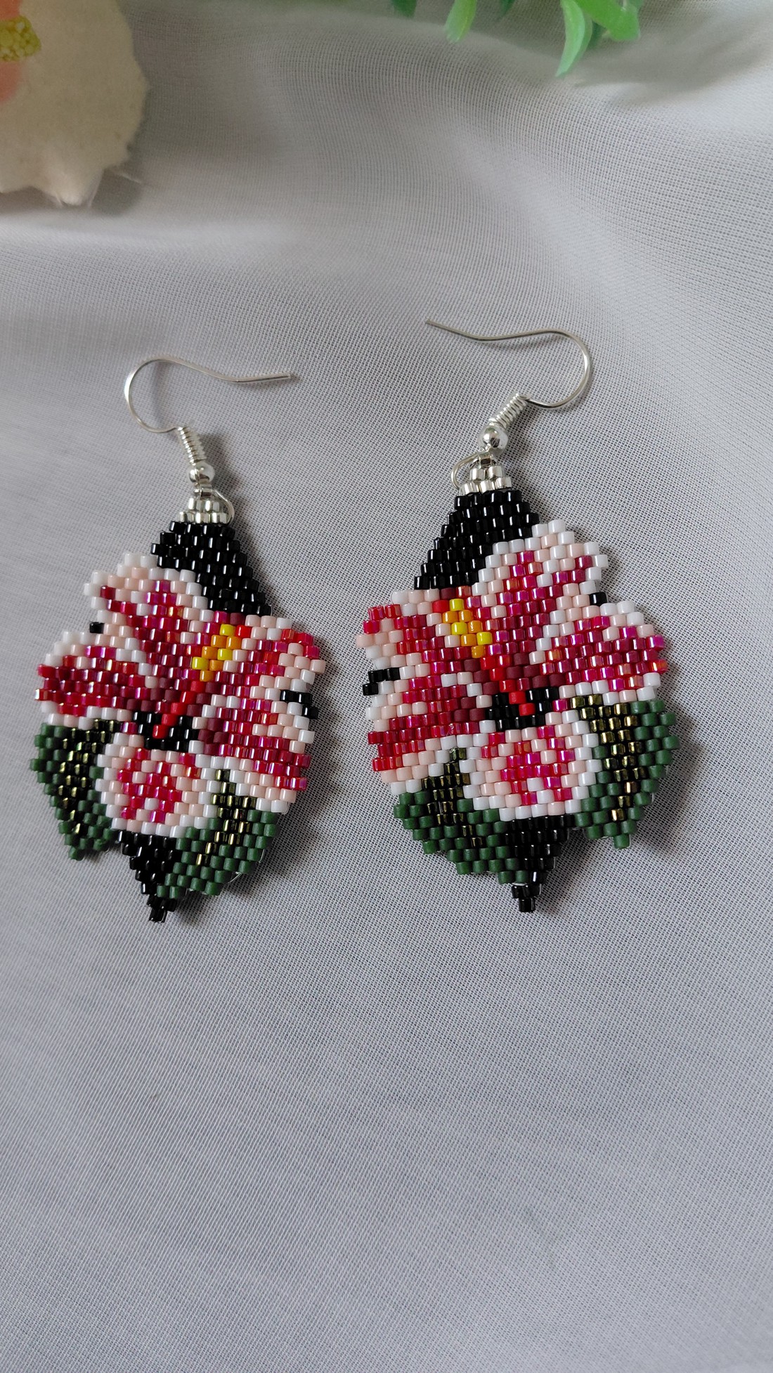 Cercei atârnători cu hibiscus  -  - Artynos.ro