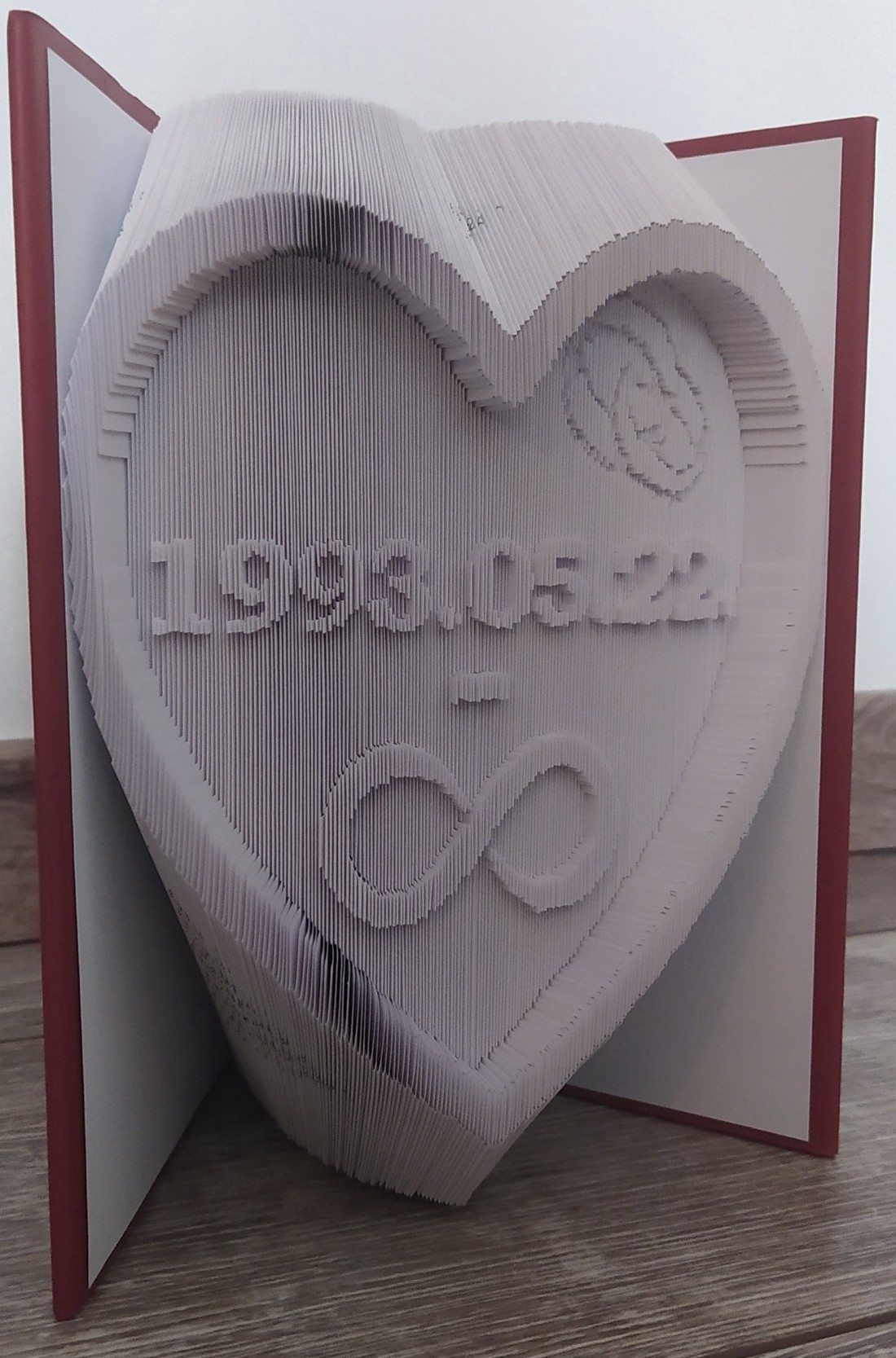 Sculptura unică a cărții de aniversare a nunții - casă & stil de viață - accesorii pentru decorat casa - decorațiuni de masă și decorațiuni pentru rafturi  - sculptură de carte, carte pliată - Artynos.ro